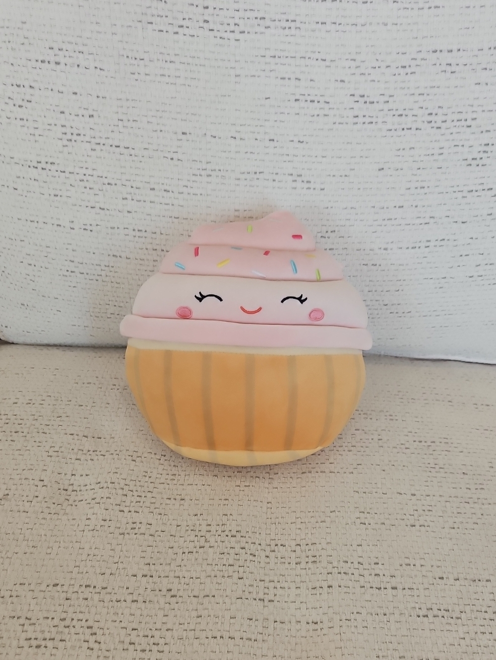 Frosted Cupcake 8-inch Squishmallow